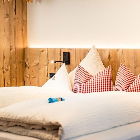 Pension Der Steinbock - Das 300 Jahre Alte Bauernhaus - Tirol Sankt Anton am Arlberg Bagian luar foto